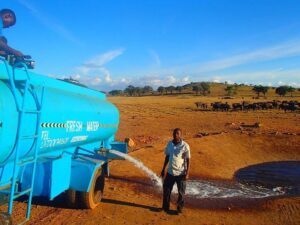 man-brings-water-wild-animals-kenya-1-58aac6da05dba__700